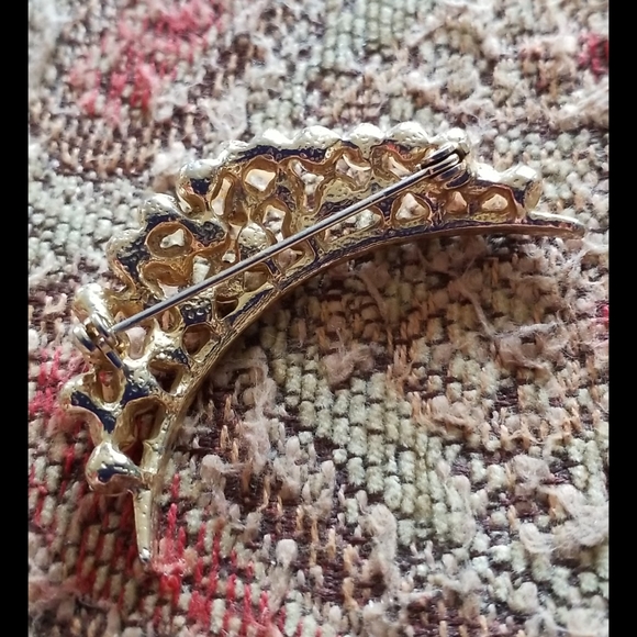 Pearl Crescent Goldtone Brooch Pin - Picture 10 of 16